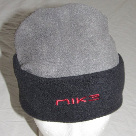 Vintage Y2K NIKE Embroidered Spellout Swoosh Gray Black Roll Up Beanie Hat - Picture 1 of 3
